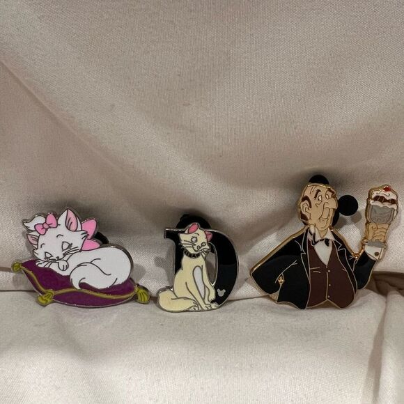 Disney Pins Marie Sleeping Sweet Dreams Mystery Aristocats, LE 300 Edgar, 3 pins - Picture 1 of 3
